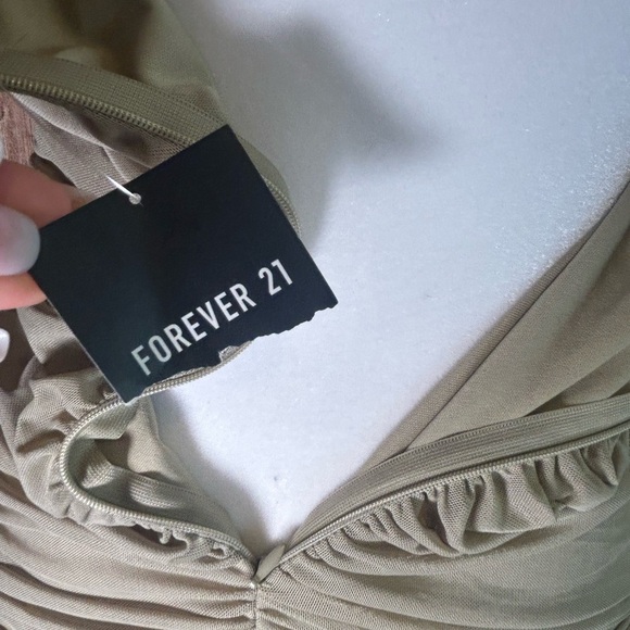 For ever 21 Stylish Halter Dress in Beige/green mini Dress size M (I) - Picture 5 of 11